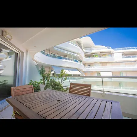 Superbe Front De Appartement