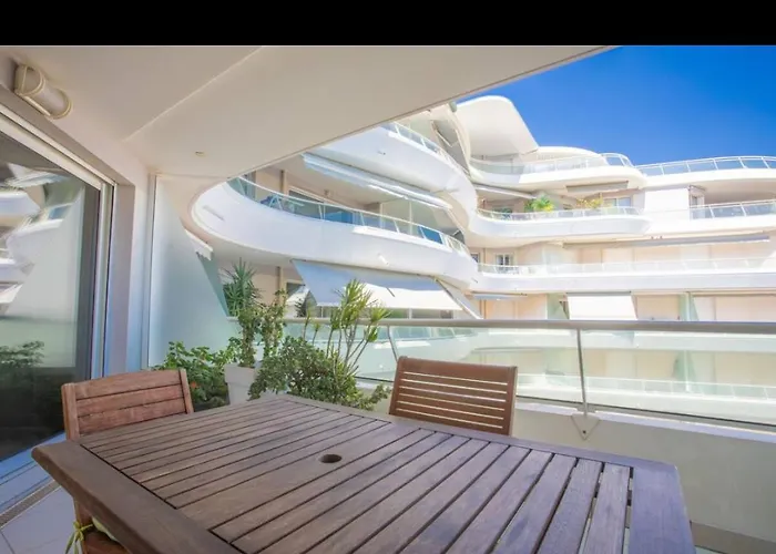 Superbe Front De アパート